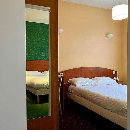 Logis Saint Louis Hotel La Suze-sur-Sarthe Bagian luar foto