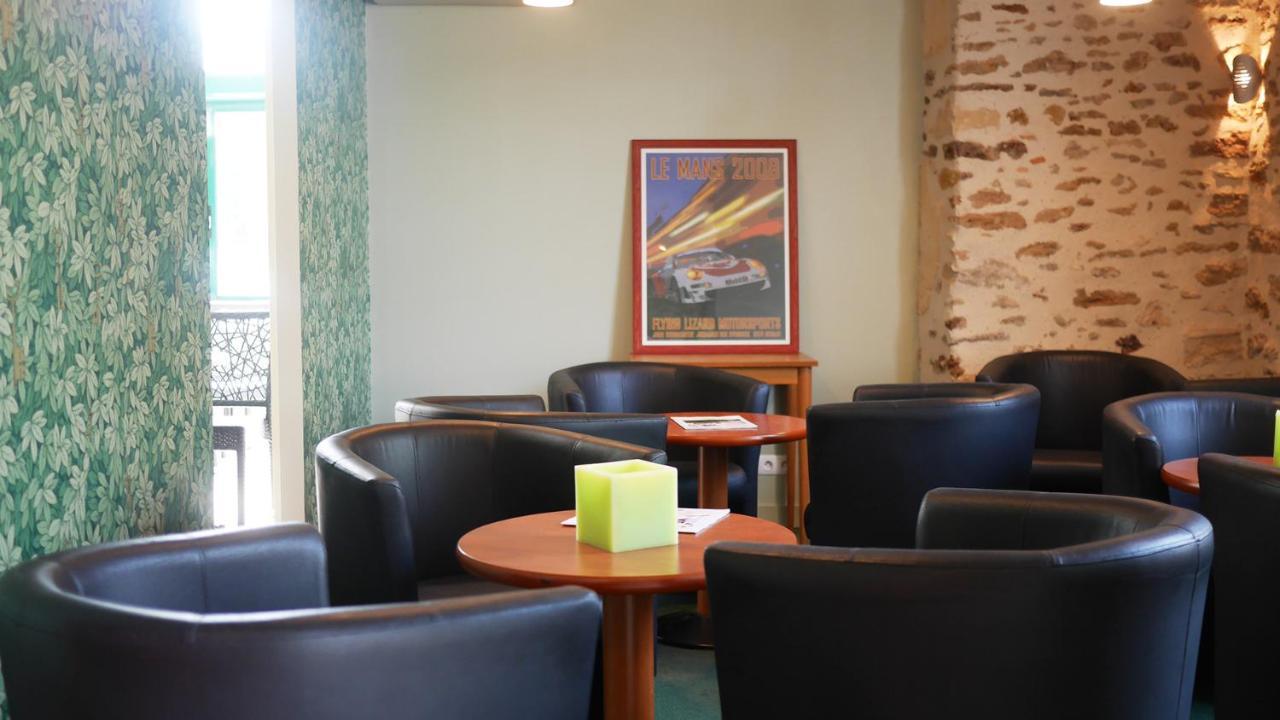Logis Saint Louis Hotel La Suze-sur-Sarthe Bagian luar foto