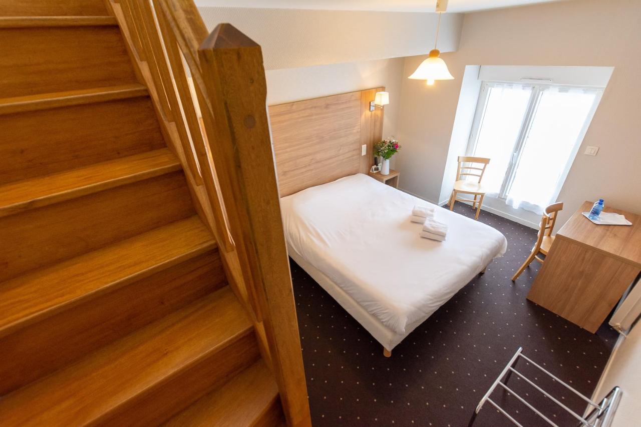 Logis Saint Louis Hotel La Suze-sur-Sarthe Bagian luar foto