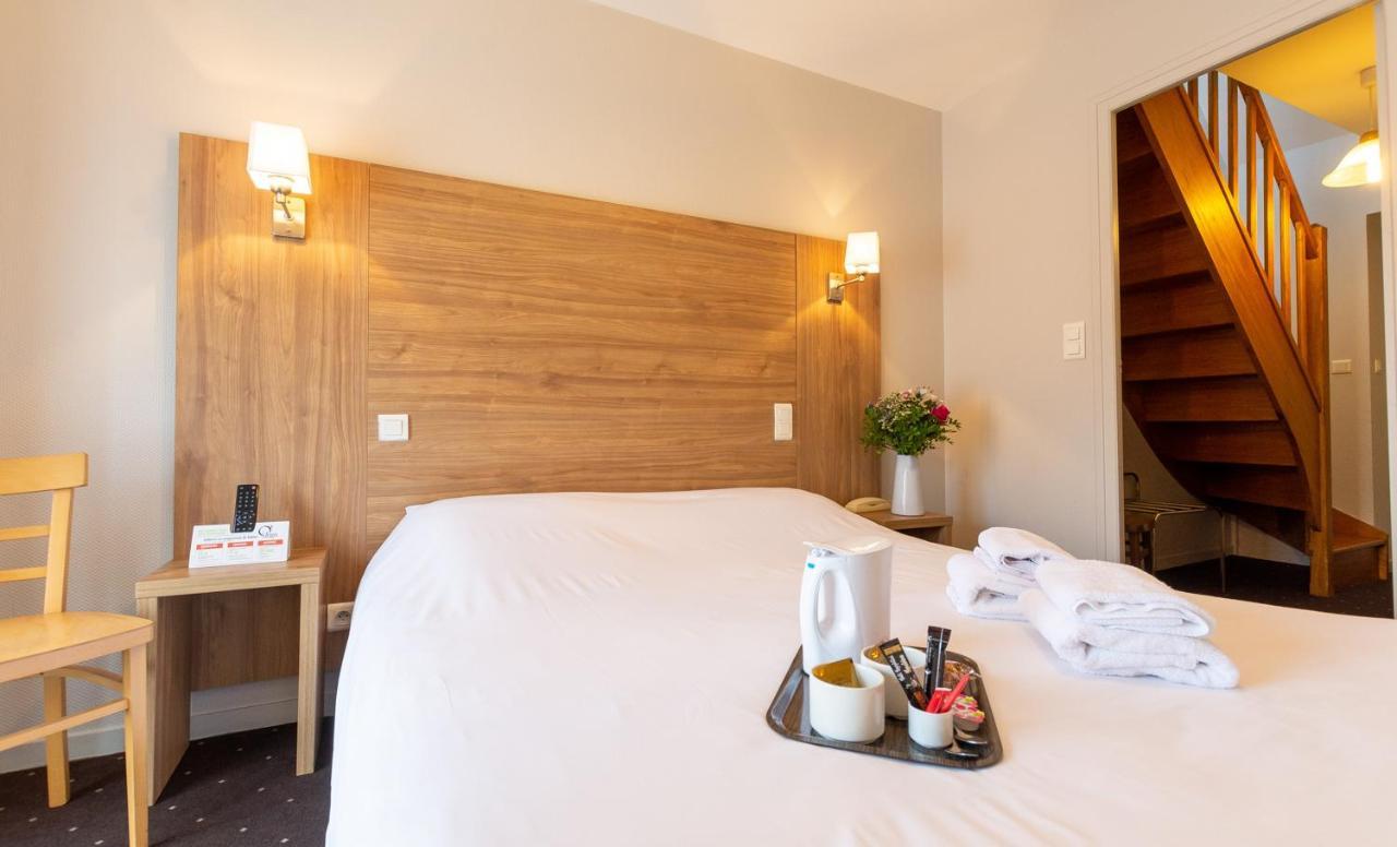 Logis Saint Louis Hotel La Suze-sur-Sarthe Bagian luar foto