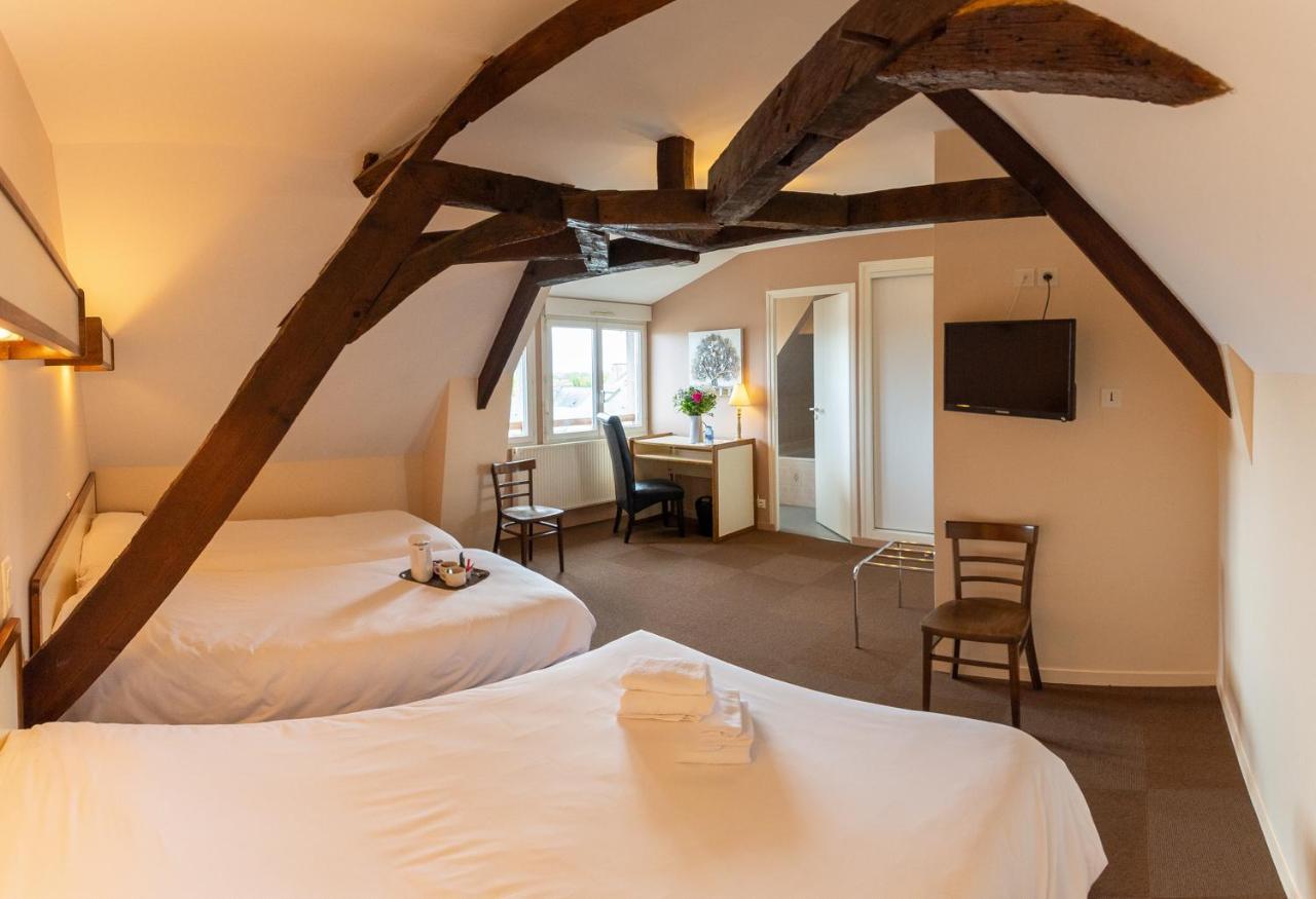 Logis Saint Louis Hotel La Suze-sur-Sarthe Bagian luar foto