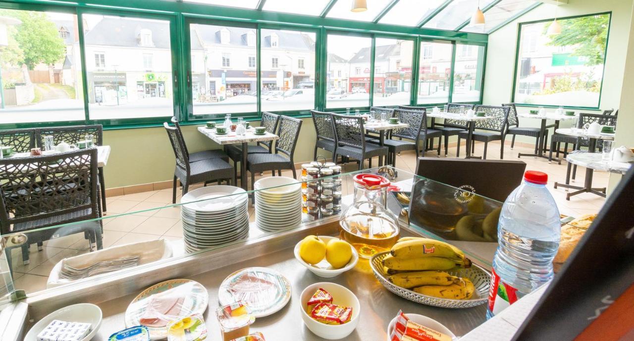 Logis Saint Louis Hotel La Suze-sur-Sarthe Bagian luar foto
