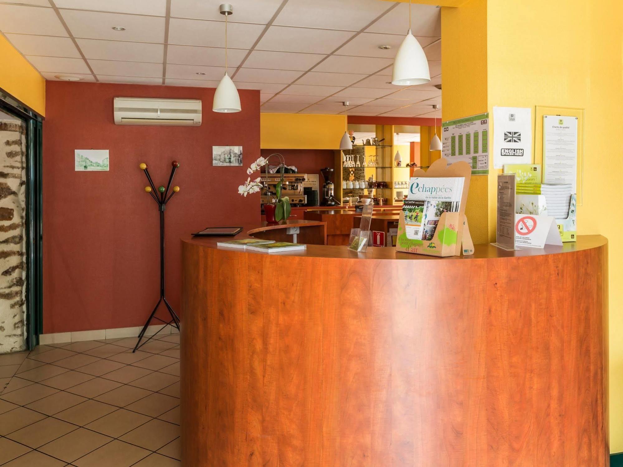 Logis Saint Louis Hotel La Suze-sur-Sarthe Bagian luar foto